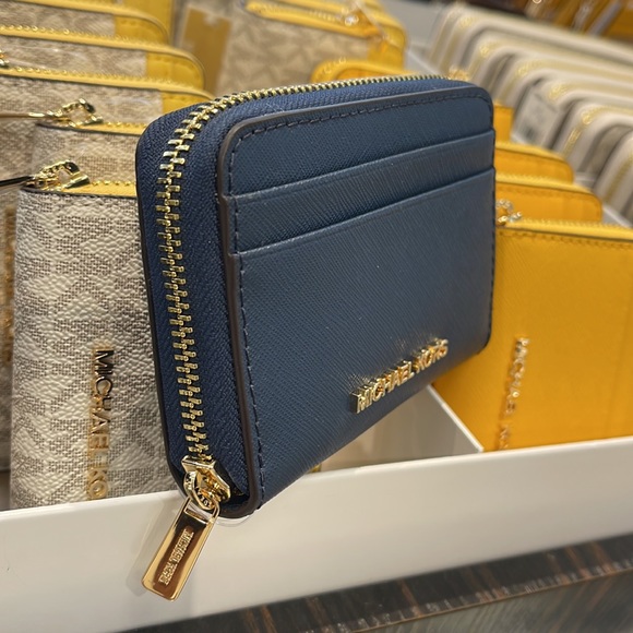 Michael Kors Jet Set Travel Medium Zip Around Card Case 
Color: Navy 
NWT - Picture 2 of 16